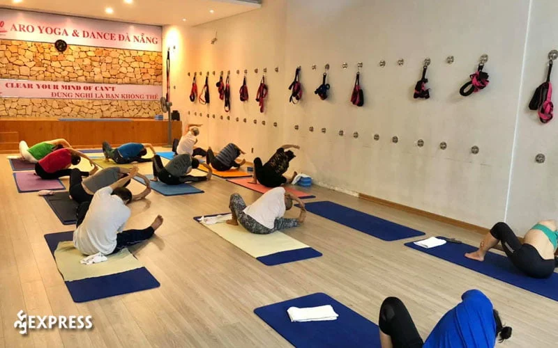aro-yoga-dance-35express