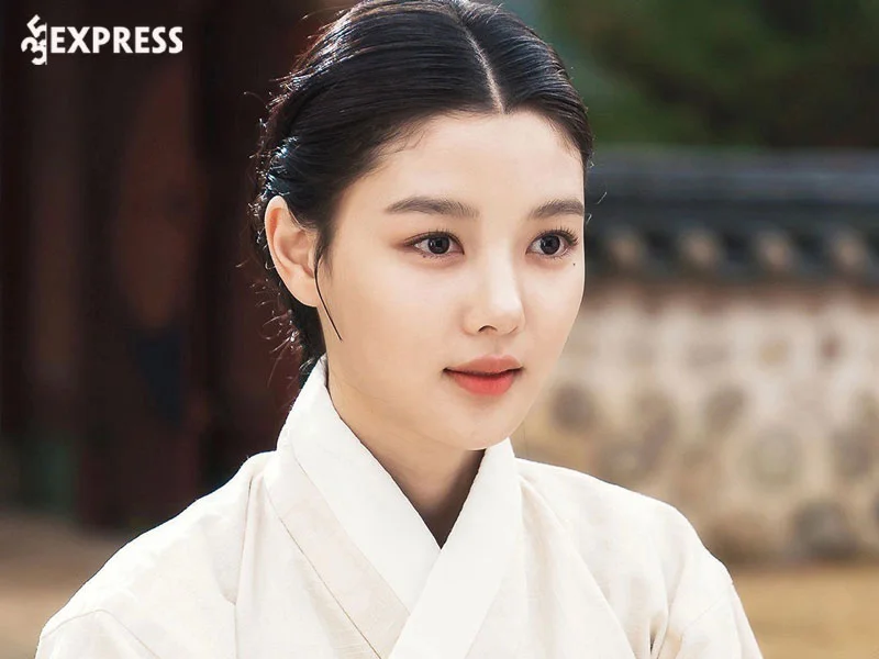 con-duong-su-nghiep-cua-kim-yoo-jung-35express
