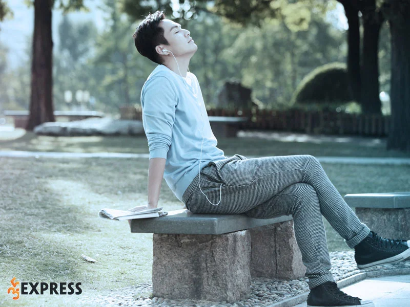 hinh-anh-nam-than-khong-tuoi-chung-han-luong-3-35express