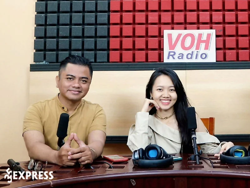 nam-ca-si-y-jang-tuyn-qua-doi-do-dai-dich-covid-19-35express