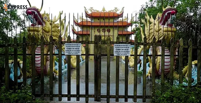 nha-tho-to-cua-hoai-linh-dong-cua-kin-mit-nam-nghe-si-khong-to-chuc-gi-cho-ngay-gio-to-2-35expressnha-tho-to-cua-hoai-linh-dong-cua-kin-mit-nam-nghe-si-khong-to-chuc-gi-cho-ngay-gio-to-2-35express
