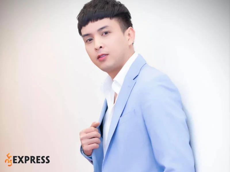 su-nghiep-ca-hat-cua-nam-ca-si-ho-quang-hieu-2-35express