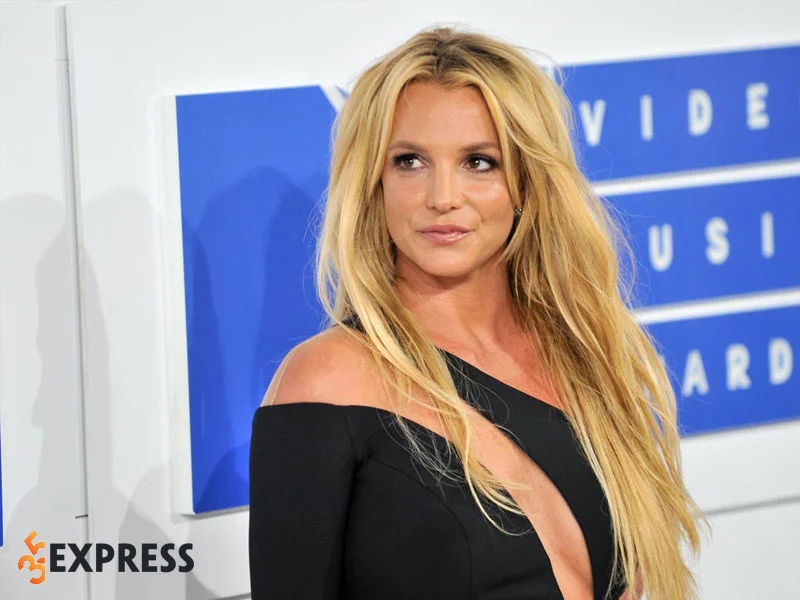 su-nghiep-cua-nu-ca-si-britney-spears-35express