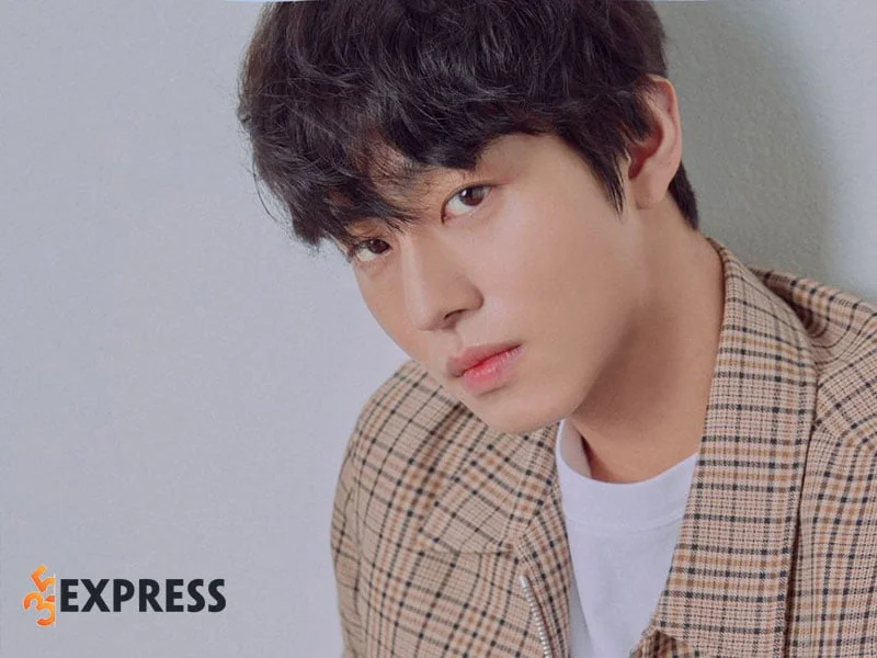 su-nghiep-dien-xuat-cua-ahn-hyo-seop-35express