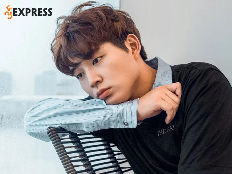 su-nghiep-thanh-cong-cua-youtuber-noi-tieng-woossi-3-35express