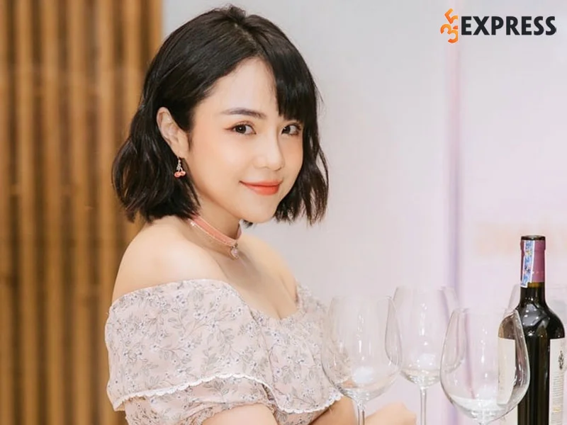 thai-trinh-nu-ca-si-co-giong-ca-day-noi-luc-1-35express