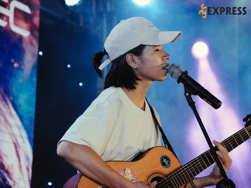 thinh-suy-chu-nhan-cua-ca-khuc-hit-mot-dem-say-2-35express