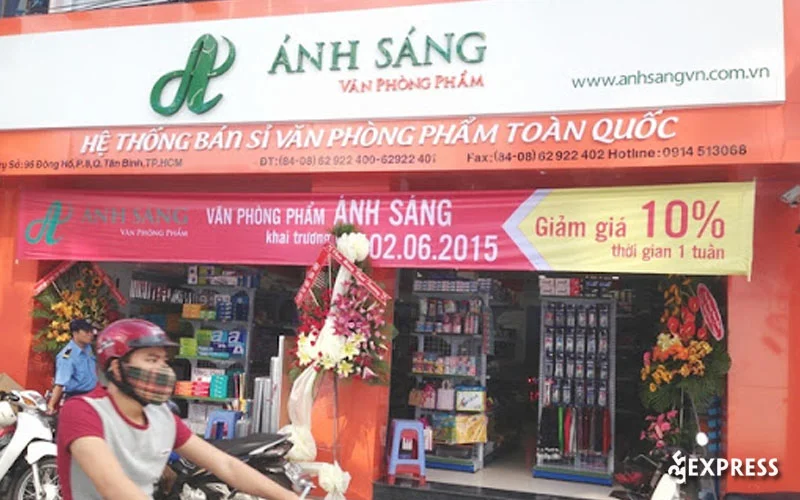 van-phong-pham-anh-sang-35express
