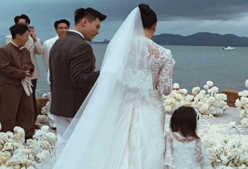 Salim cùng chồng thiếu gia đám cưới sau 3 năm có bé Pam