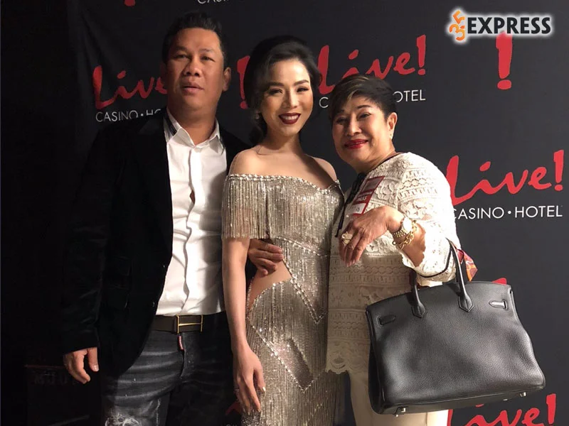 bau-show-lien-pham-la-ai-nguoi-vo-bi-mat-cua-dam-vinh-hung-35express-2