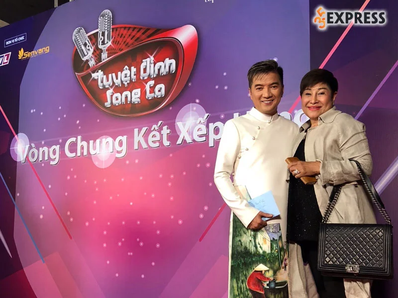 bau-show-lien-pham-la-ai-nguoi-vo-bi-mat-cua-dam-vinh-hung-35express-6
