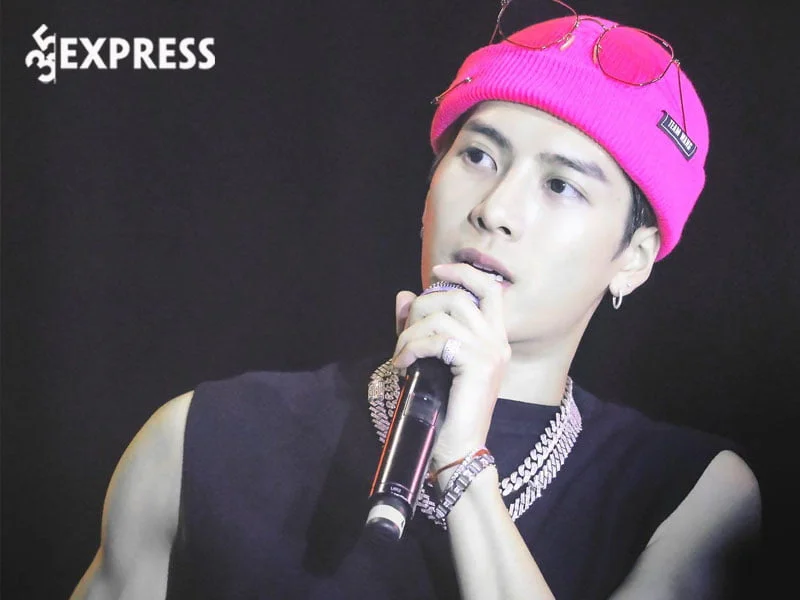 con-duong-su-nghiep-cua-jackson-wang-3-35express