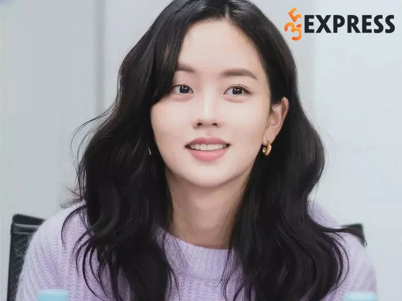 doi-tu-cua-kim-so-hyun-35express