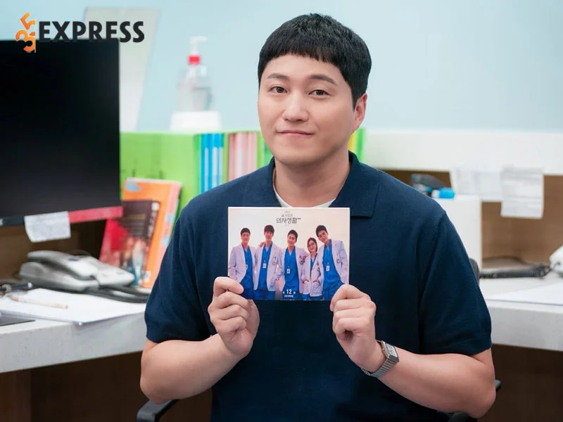 doi-tu-it-ai-biet-den-cua-tai-tu-kim-dae-myung-35express