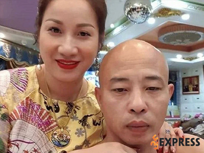 doi-tu-va-vo-cua-duong-nhue-1-35express