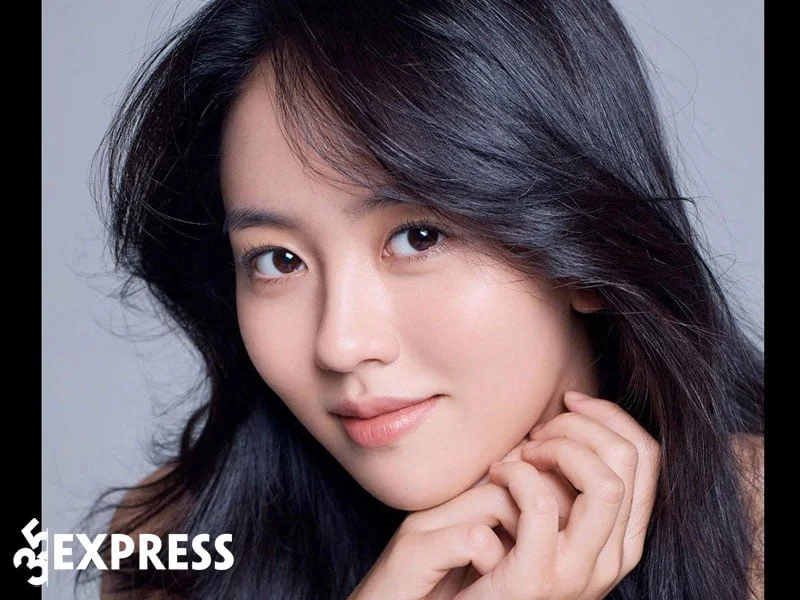 hinh-anh-toa-sang-cua-kim-so-hyun-2-35express