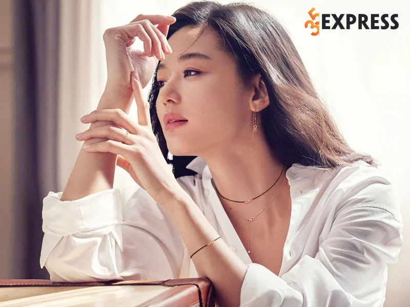 khoi-gia-tai-khong-lo-cua-jun-ji-hyun-35express