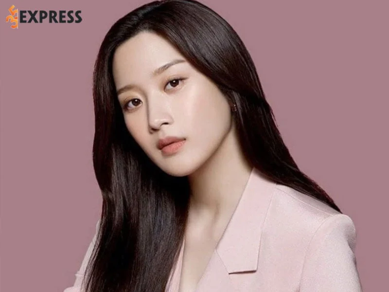 moon-ga-young-la-ai-1-35express