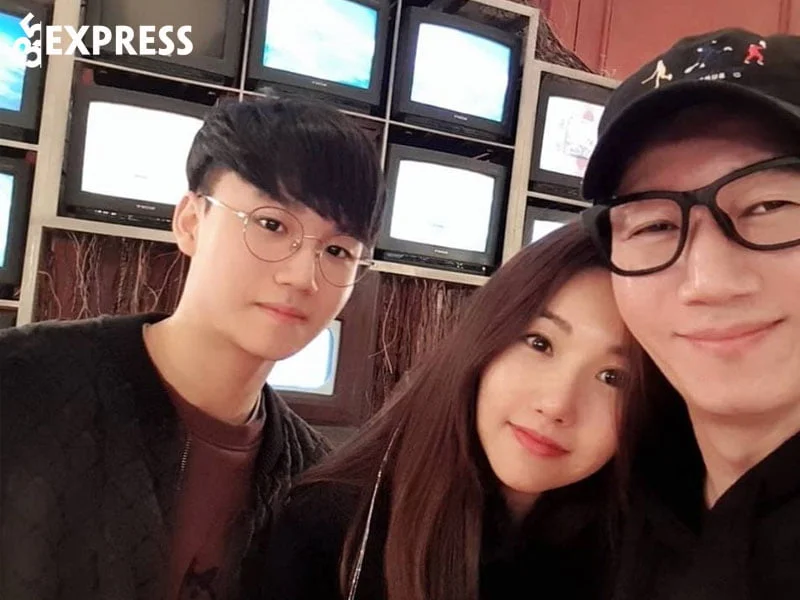 ngat-ngay-truoc-nhan-sac-nhu-tuoi-doi-muoi-cua-vo-ji-suk-jin-35express