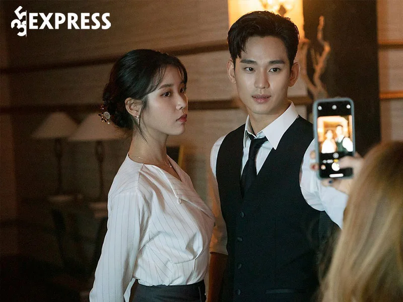 nghi-van-tinh-cam-cua-kim-soo-hyun-1-35express
