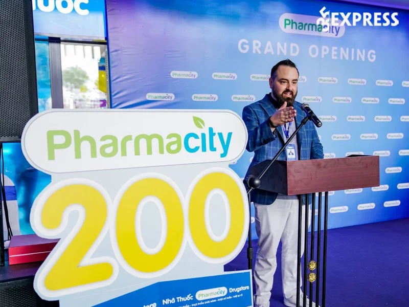 nha-sang-lap-pharmacity-ceo-chris-blank-35express
