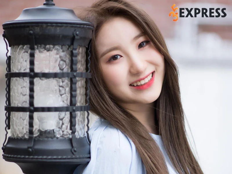 nhan-sac-ruc-ro-cua-chaeyeon-izone-35express