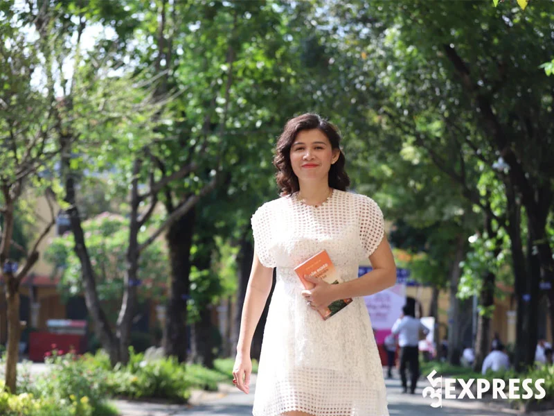 nhung-tieu-diem-xoay-quanh-cuoc-song-doi-tu-cua-nu-nha-bao-han-ni-2-35express