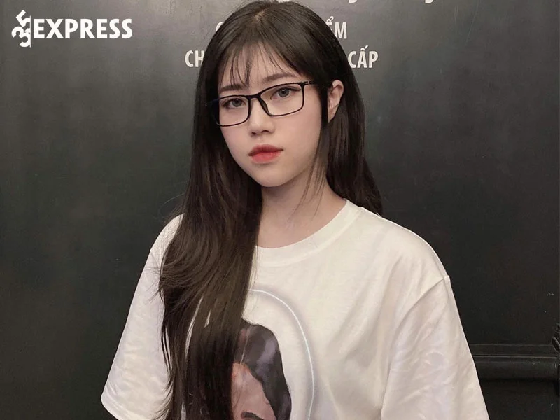 streamer-thuy-tien-la-ai-1-35express