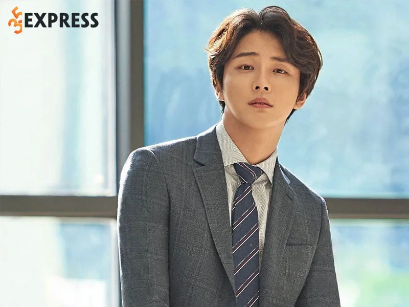 su-nghiep-cua-dien-vien-da-tai-yoon-shi-yoon-1-35express