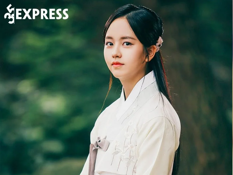su-nghiep-cua-kim-so-hyun-2-35express