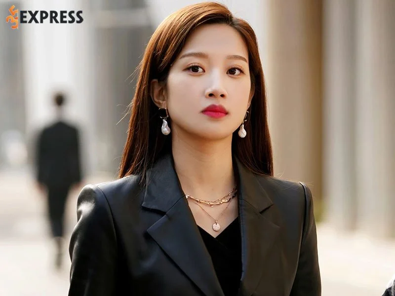 su-nghiep-cua-moon-ga-young-4-35express