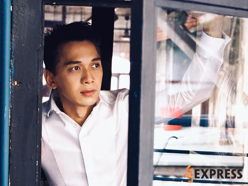 su-nghiep-lam-ngan-hang-cua-tran-hung-huy-35express
