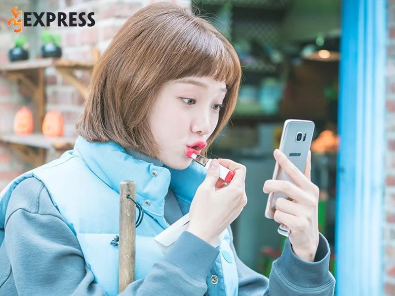 tom-tat-su-nghiep-dien-xuat-cua-lee-sung-kyung-2-35express