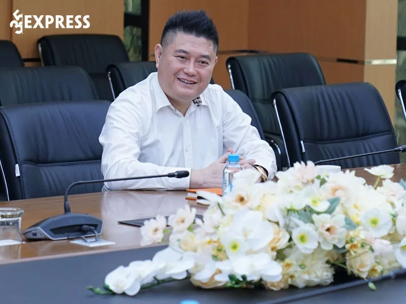 tom-tat-tieu-su-ve-bau-thuy-35express