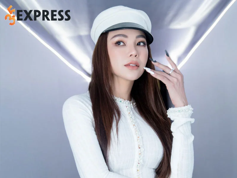 tra-ngoc-hang-hanh-trinh-tu-tay-trang-lam-me-don-than-den-hien-tai-2-35express