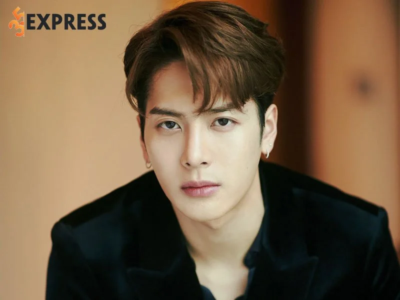 tuoi-tho-tieu-su-cua-jackson-wang-35express