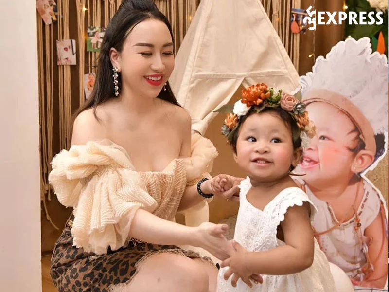anh-chang-ngoai-quoc-cee-jay-va-chuyen-tinh-cung-co-vo-tieu-thu-ha-thanh-2-35express