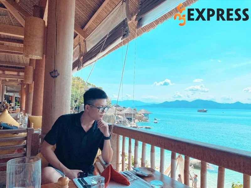 bien-cang-cua-ban-trai-linh-ngoc-dam-4-35express
