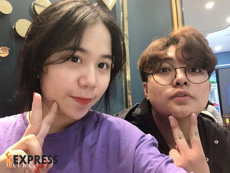 chuyen-tinh-yeu-cua-kairon-tv-va-meo-simmy-1-35express
