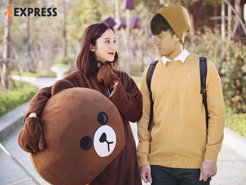 doi-tu-cua-nhism-nina-duoc-fan-tich-cuc-day-thuyen-35express