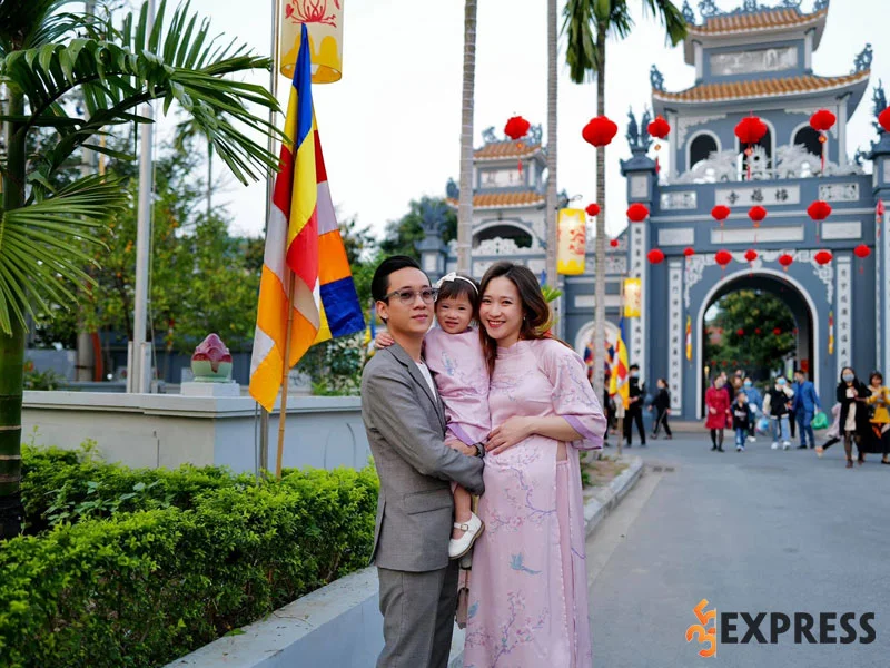 hon-nhan-tron-ven-cua-nu-hot-girl-nguyen-tram-anh-va-justatee-1-35express