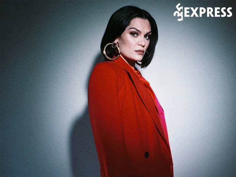 jessie-j-tu-co-nang-hoc-sinh-let-det-cho-den-ngoi-sao-am-nhac-dang-cap-quoc-te-1-35express