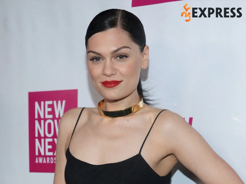 jessie-j-tu-co-nang-hoc-sinh-let-det-cho-den-ngoi-sao-am-nhac-dang-cap-quoc-te-35express