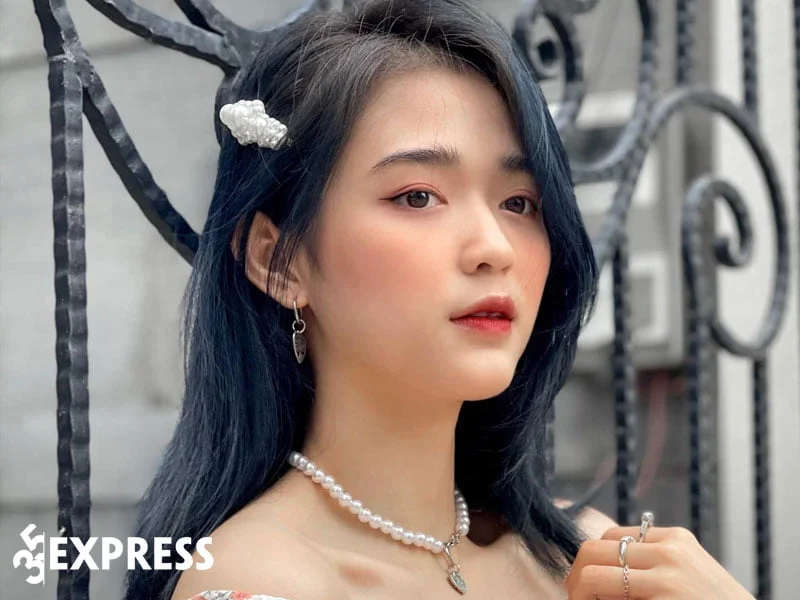 mot-so-khoanh-khac-lung-linh-cua-mai-ha-hoang-yen-5-35express