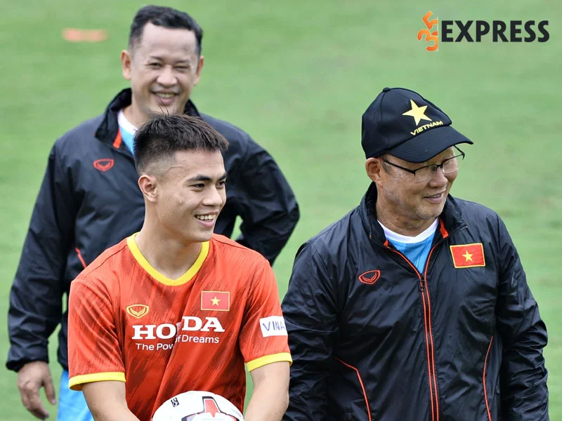 su-nghiep-bong-da-cua-ly-cong-hoang-anh-2-35express