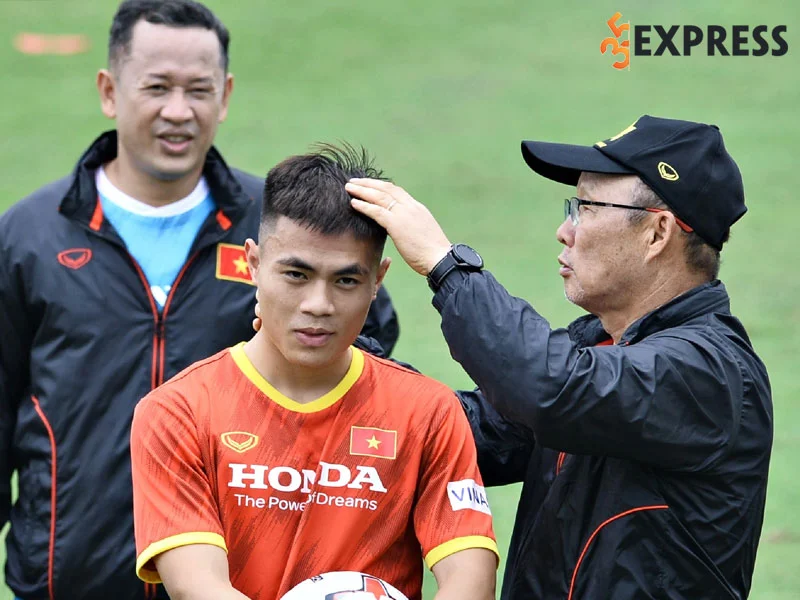 su-nghiep-bong-da-cua-ly-cong-hoang-anh-4-35express