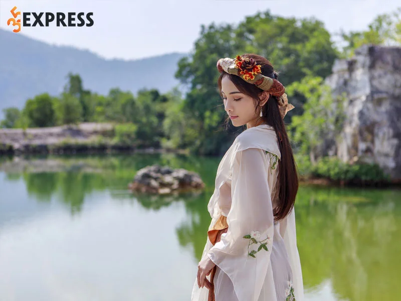 su-nghiep-ca-hat-va-dien-xuat-cua-sara-luu-a-quan-cuoc-thi-giai-dieu-chung-doi-35express