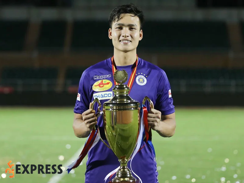 su-nghiep-cau-thu-cua-bui-hoang-viet-anh-2-35express