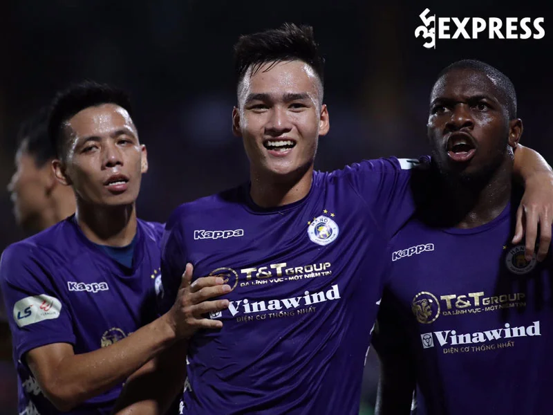 su-nghiep-cau-thu-cua-bui-hoang-viet-anh-35express