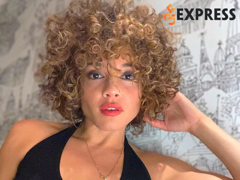 su-nghiep-cua-ca-si-nhac-rock-sophia-urista-35express